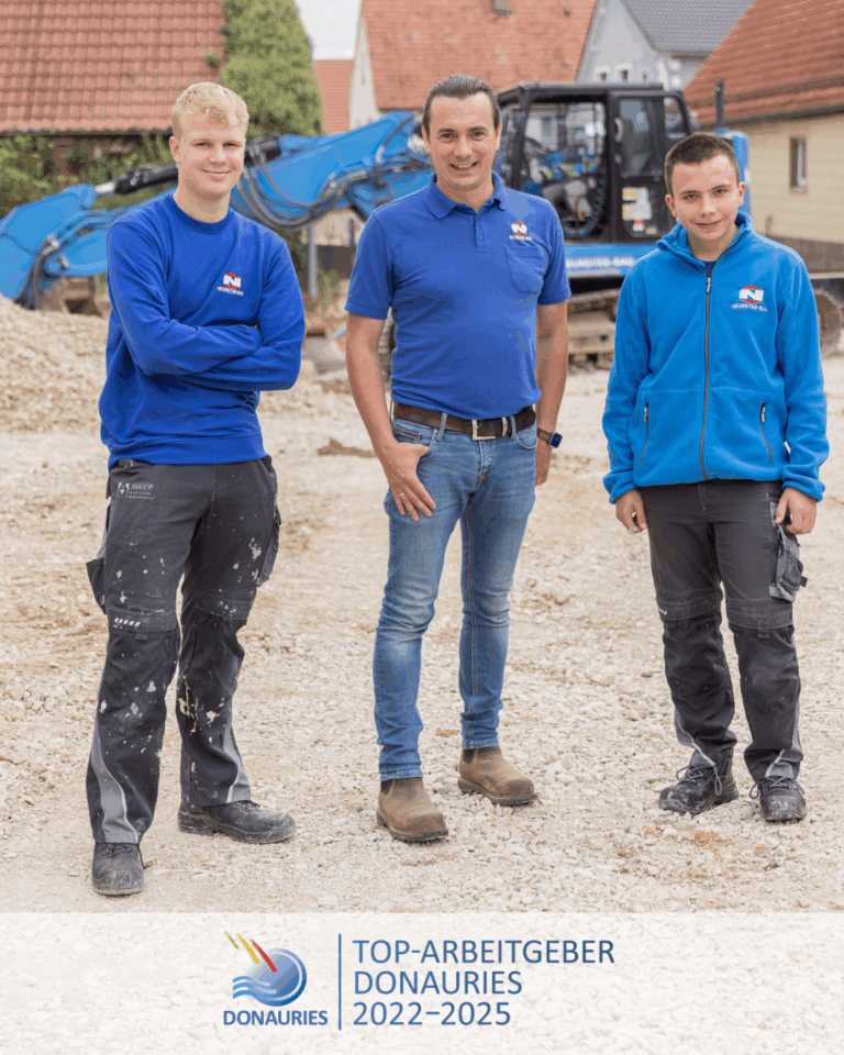 Zwei Auszubildende und ein Ausbilder der Neureiter GmbH auf der Baustelle – Teil des Benefit-Bereichs zur Ausbildung
