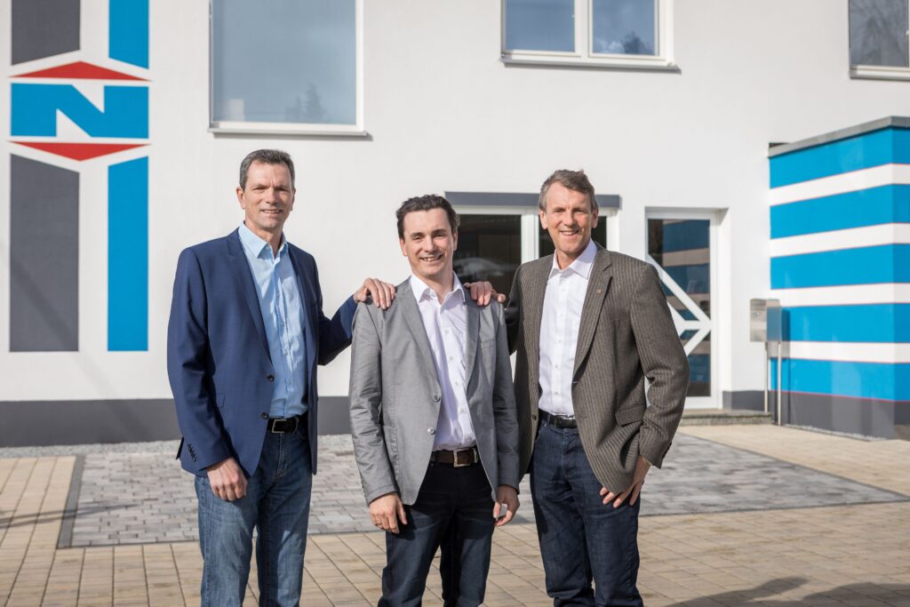 Geschäftsführung der Neureiter GmbH vor dem Firmengebäude in Fremdingen – engagiert für die Ausbildung im Baugewerbe.